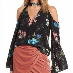 NWT! Lush black cold-shoulder floral top sz small